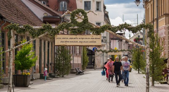 Kuldīgas novads aicina lustīgi ielīgot svētkus ar zaļumballi un tirdziņu