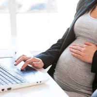 Kādas tiesības darba vidē ir sievietei pēc grūtniecības iestāšanās