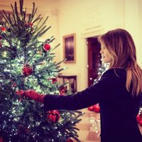 Foto: Kā Melānija Trampa saposusi Balto namu Ziemassvētkiem
