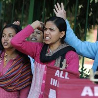 Indiju šokē studentes grupveida izvarošana galvaspilsētas autobusā