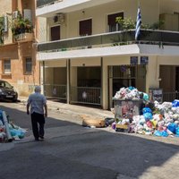 Karstums un atkritumu izvedēju streiks rada krīzi Atēnās