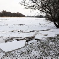 Lielākajās upēs vairākās vietās Latvijā izveidojušies ledus sastrēgumi
