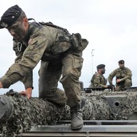 Польша поддержит ограничения пособий в ЕС, если получит взамен базу НАТО