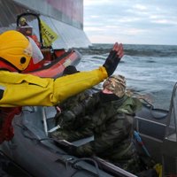 Krievu robežsargi Arktikā arestējuši 'Greenpeace' aktīvistus