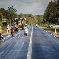 Foto: Atklāts pārbūvētais reģionālā autoceļa posms no Tērvetes līdz Lietuvas robežai