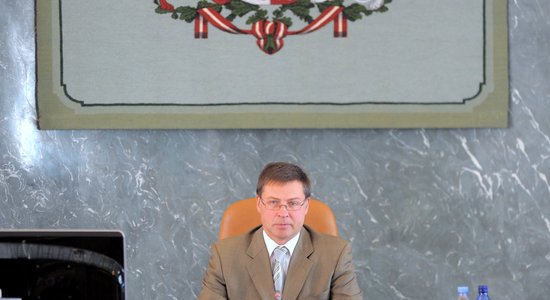 Домбровскис подписал указ об увольнении Яунземе-Гренде