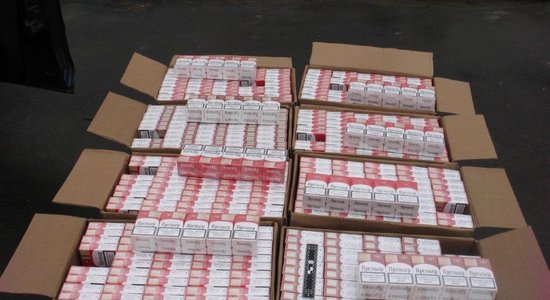 Policija Jēkabpilī atsavina 80 000 nelegālu cigarešu