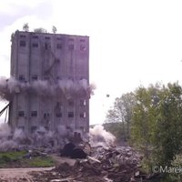 ВИДЕО: Заснят подрыв здания старого латвийского завода