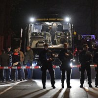 Sprādzienos cietis futbola komandas 'Borussia Dortmund' autobuss; ievainots viens futbolists