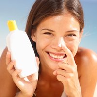Attīri, mitrini un izmanto dabas veltes – kā kopt sejas ādu vasarā