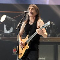 AC/DC ģitārists Malkolms Jangs cieš no plānprātības