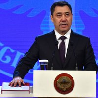 Президент и глава Минздрава Киргизии посоветовали лечить Covid-19 отваром ядовитого растения