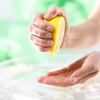 Kāpēc veļasmašīnā vajadzētu pievienot citronu sulu?