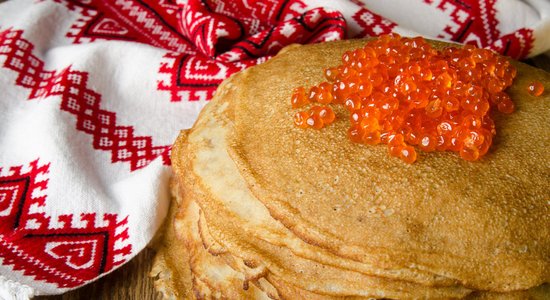 Pankūku torte 'Sarkanais un melnais'