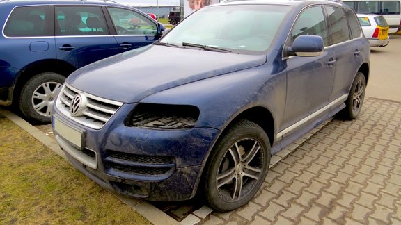 'VW Touareg' bez lukturiem