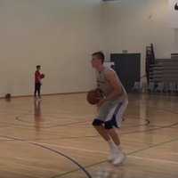 Video: Porziņģis treniņā mācās no ilggadējās NBA zvaigznes Novicka