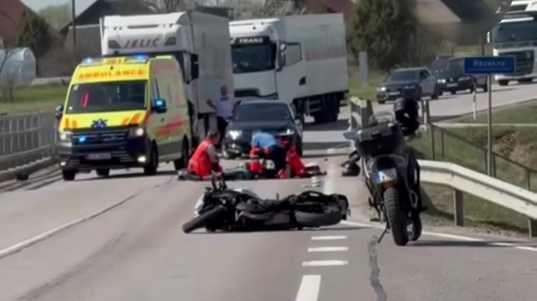 Uz tilta pār Rēzekni negadījumā bojā gājis motociklists