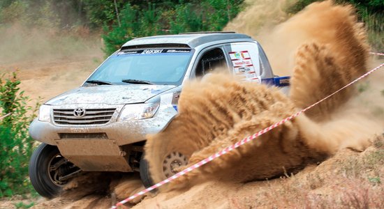 Fotoreportāža: Noskaidroti starptautiskā rallijreida 'Latvian Baja 2013' uzvarētāji