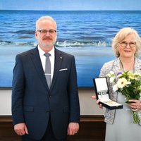 Foto: Levits Somijas vēstniecei Latvijā pasniedz Triju Zvaigžņu ordeni