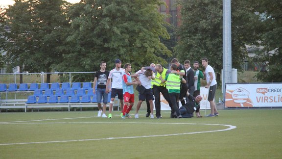 Futbols, incidents spēlē Skonto - Metta/ LU - 14