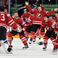 Kanādas hokejisti klusā finālā atkārtoti kļūst par pasaules čempioniem