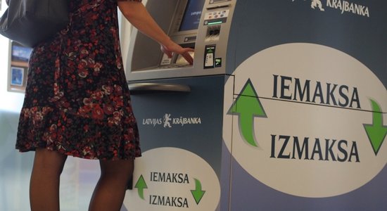 Latvijā skaidras naudas iemaksu bankomātos pērn iemaksā 729,5 miljonus latu