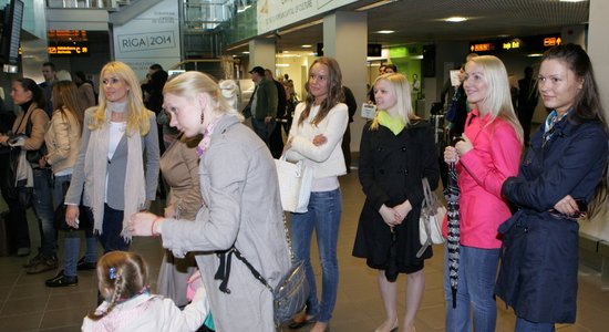 В аэропорту Риги хоккеистов Латвии ждал теплый прием