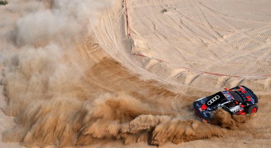 Zviedrijas autosportists Ēkstrems uzvar rallijreida 'Dakara' prologā