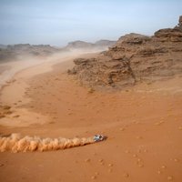 Al-Atija desmitajā posmā svin jau piekto uzvaru šī gada Dakaras rallijreidā