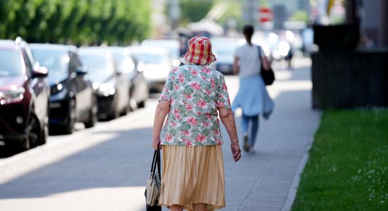 Четверть новых латвийских пенсионеров получают менее 300 евро