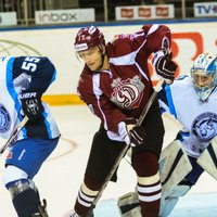 Rīgas 'Dinamo' pārtrauc veiksmju sēriju un KHL pārtraukumā dodas ar zaudējumu