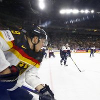 Pasaules hokeja čempionātā netiesās Latvijas tiesneši