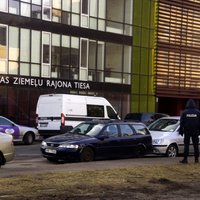 ФОТО: Здание суда Зиемельского района Риги пытались "взорвать"