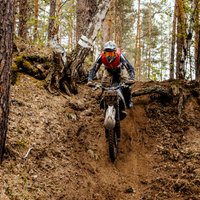Latvijas Motoklubu asociācija rīkos diskusiju par mototransporta braukšanu mežos