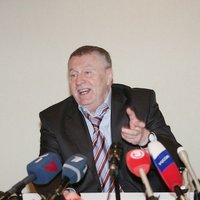 Azerbaidžāņu politiķis draud nogriezt Žirinovskim ausi