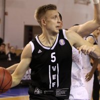 Basketbola trillerī 'VEF Rīga' otrajā pagarinājumā izcīna smagu uzvaru pret 'Ogri'