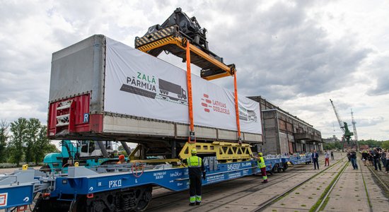 Sāk regulārus auto fūru pārvadājumus pa dzelzceļu