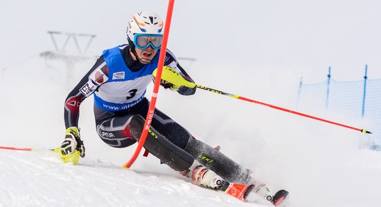 Miks Zvejnieks ar karjeras rekordu uzvar FIS sacensībās Itālijā