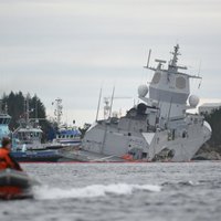 Foto: Pie Norvēģijas krastiem notikusi fregates un tankkuģa sadursme