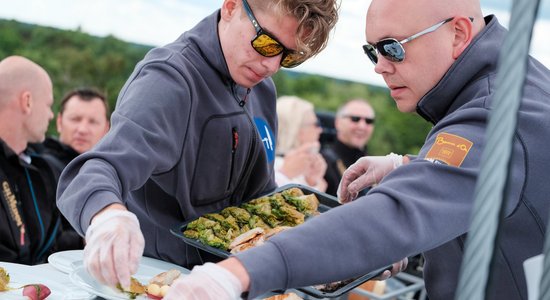 Vadošais Somijas šefpavārs: 'Dinner in the Sky' ainavas ir izaicinājums ēdienkartei!