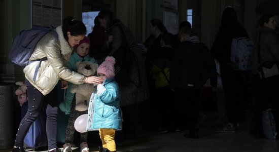 Rumāņi Vācijā saņēmuši naudu un dzīvokli, izliekoties par ukraiņu bēgļiem