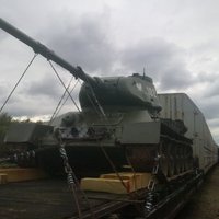 Baltkrievijas muitnieki neļauj valstī ievest tanku 'T-34' no Latvijas