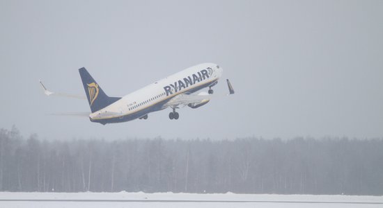 'Ryanair' no Rīgas plāno pārvadāt par 15% pasažieru vairāk; aiziešanu nekomentē