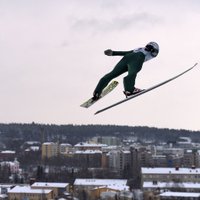 Tramplīnlēcēju Šķēli diskvalificē pasaules čempionāta kvalifikācijā; distanču slēpotāji ārpus TOP 50 sprintā