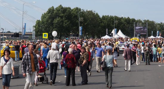 Latvijas iedzīvotāju skaits pirmo reizi noslīdējis zem 2 miljoniem