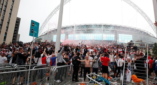 'Euro 2020': Vemblija stadionā iekļuvis mazs skaits bezbiļetnieku