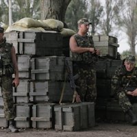 Перемирие по-украински: взрывы на аэродроме, черви в мине и перестрелки