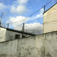 Заключенный Елгавской тюрьмы выманил 20 тонн стройматериалов