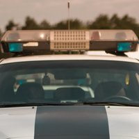 Burtniekos šoferis ar liegumu par braukšanu dzērumā vadīt automašīnu mēģina bēgt no policijas