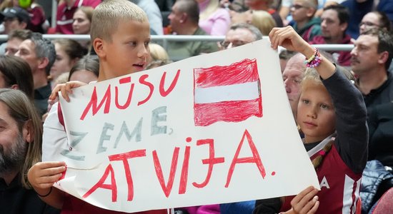 No idejas līdz realizācijai: cilvēki ar invaliditāti strādā Latvijas basketbola izlases spēlē